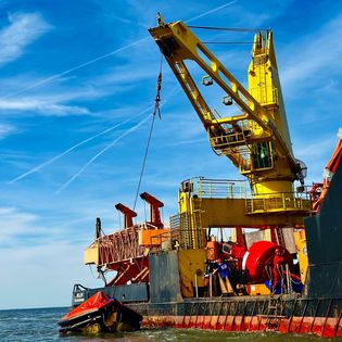 Die Mellum mit einer Rettungsinsel