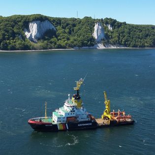 Das Motorschiff Mellum auf hoher See vor Rügen