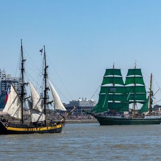 Alexander von Humboldt II und LE Phoenix