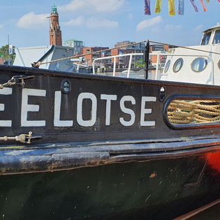 Bordwand mit Schriftzug Seelotse