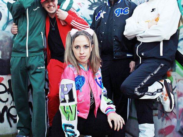 Sie möchten gerne eine Party feiern: 90s Unlimited mit Sängerin Nadja Domeyer.