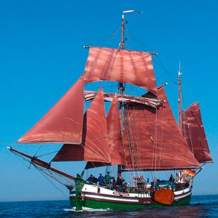 Der Segler "Gesine von Papaneburg" auf hoher See