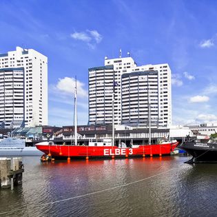 Die Elbe 3 liegt im neuen Hafen
