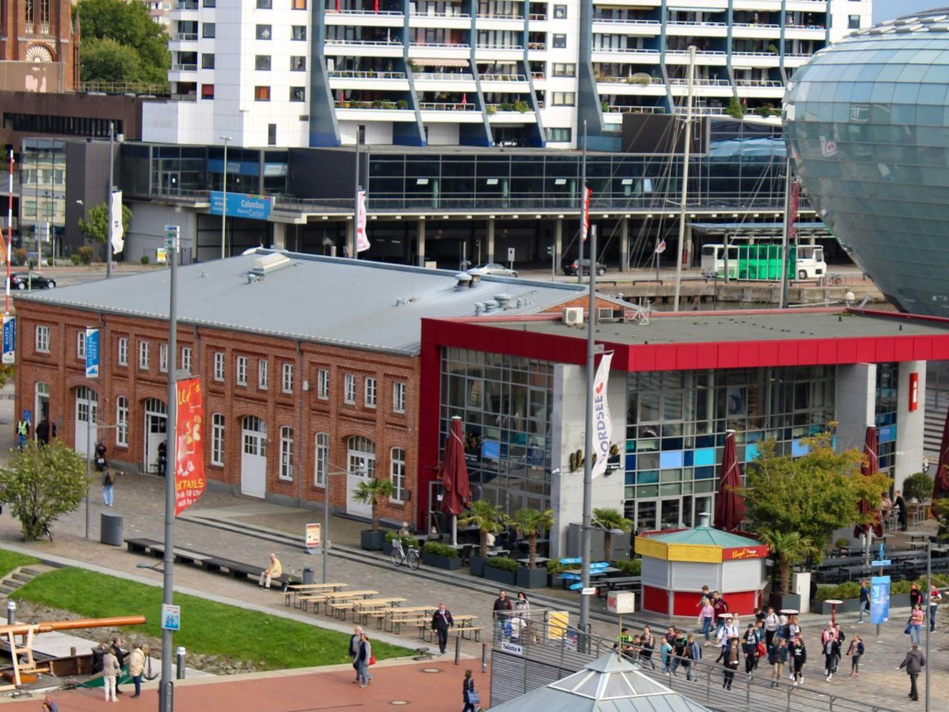 Die Ausenansicht der Tourist-Info in den Havenwelten