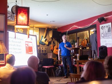 Es geht wieder los: „Science goes Public“ bringt Wissenschaft in Kneipen. Zum Auftakt spricht Prof. Dr. Nils Meyer-Larsen