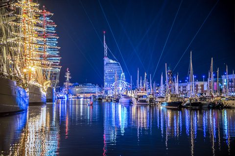 Der Neue Hafen voll mit Segelschiffem bei der SAiL Bremerhaven 2025