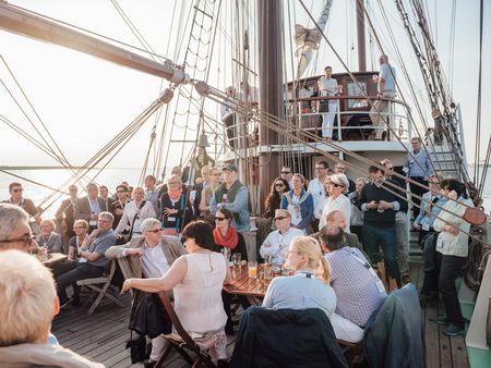 Der Wirtschaftsdialog auf einem Segelschiff