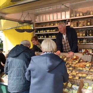 EInkaufen auf dem Wochenmarkt