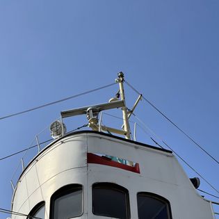 Die Kapitänsbrücke von außen auf der Stier