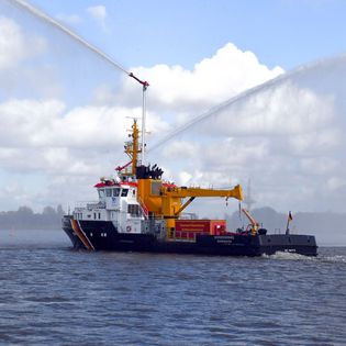 Nordergründe versprüht Wasserfontänen auf der Weser