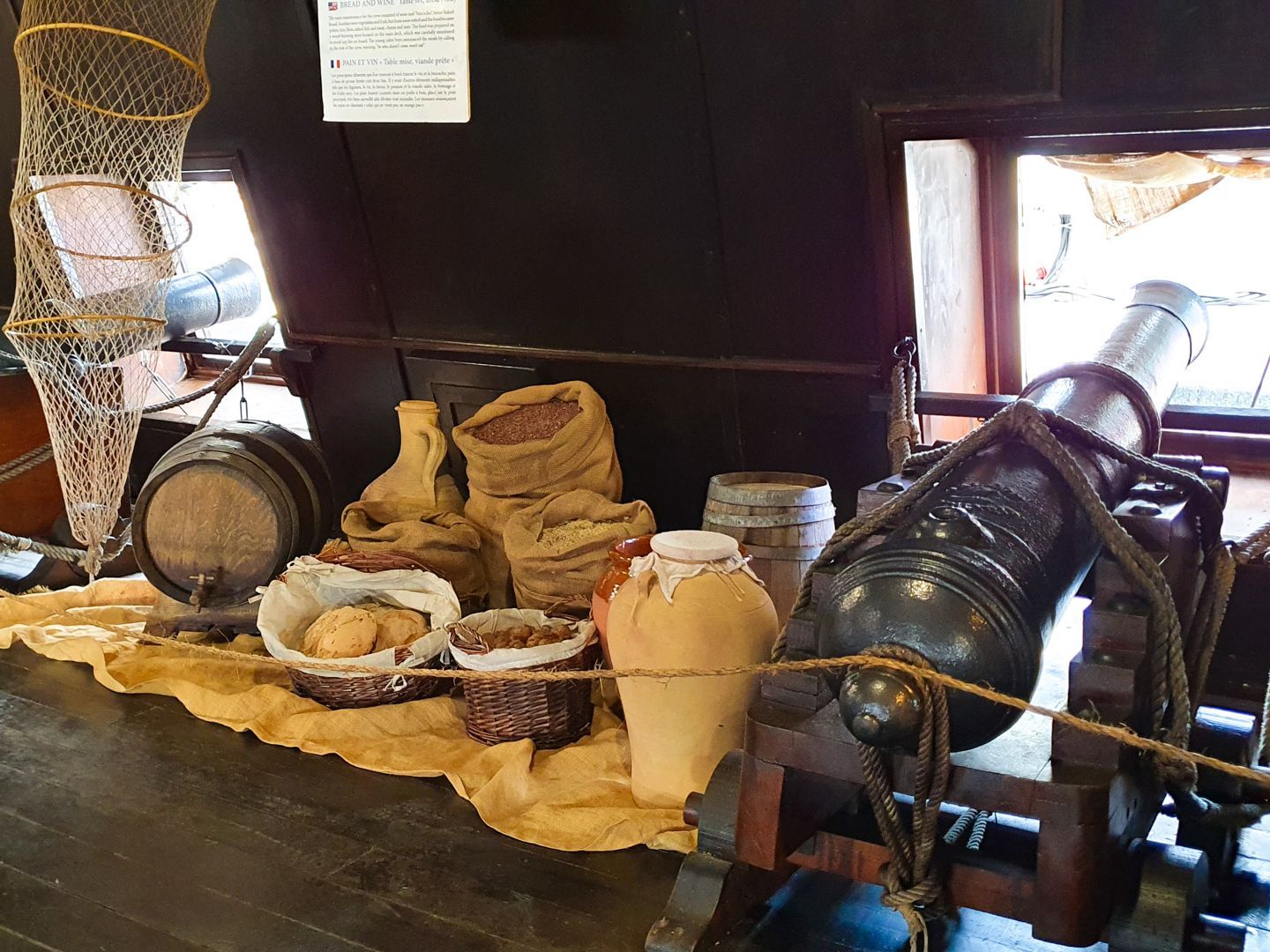 Proviant Deko an Bord der Galéon Andalucia unter Deck