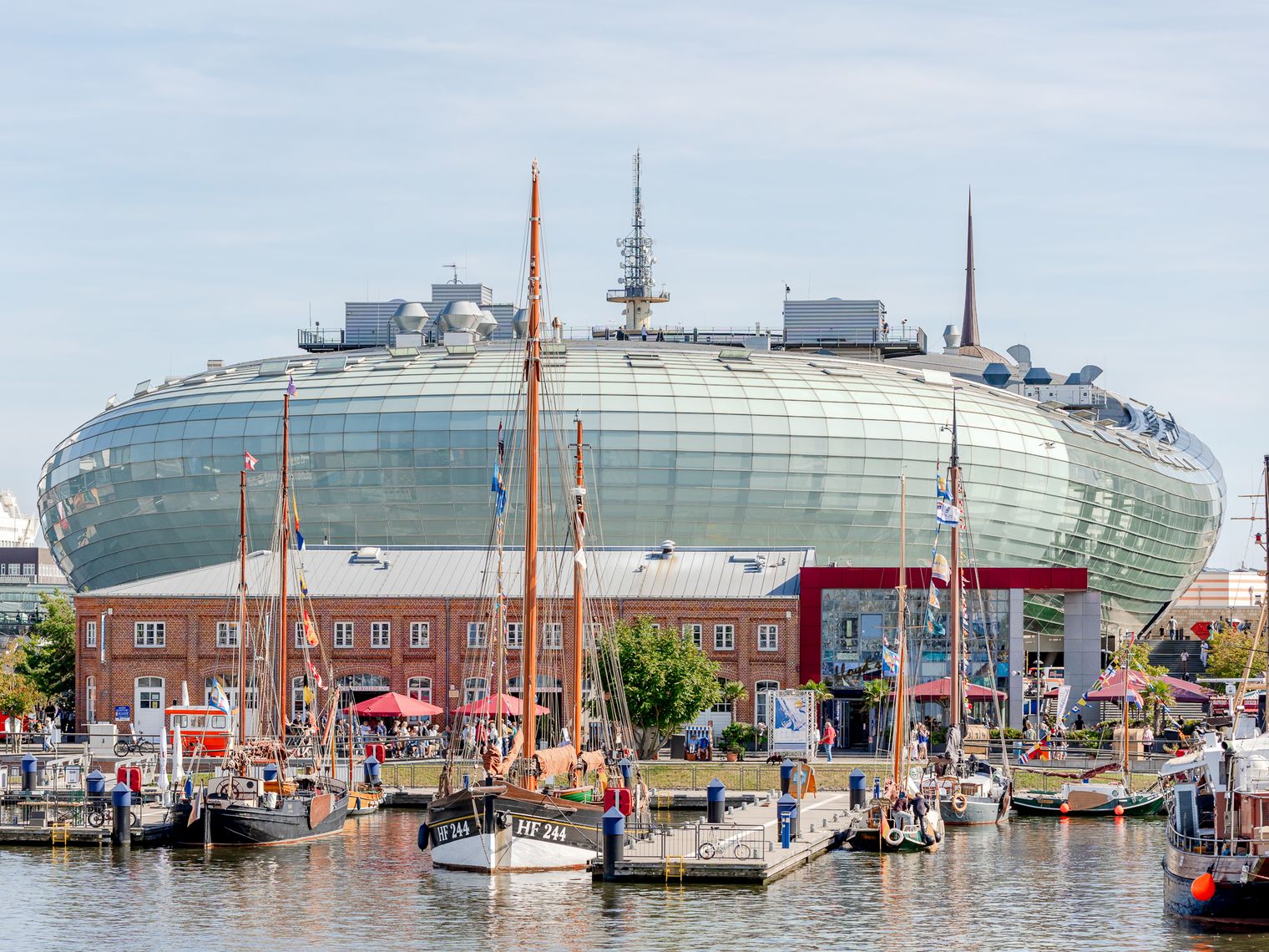 Die Schiffergilde mit der "Astarte", der "Adler von Krautsand" und vielen weiteren Museumsschiffen