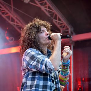 Sänger auf einer Bühne