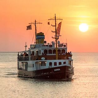 Die Hansa auf der Weser im Sonnenuntergang