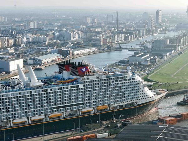 Die „Disney Adventure“, das größte in Deutschland gebaute Kreuzfahrtschiff sorgte für steigende Übernachtungszahlen in Bremerhaven.