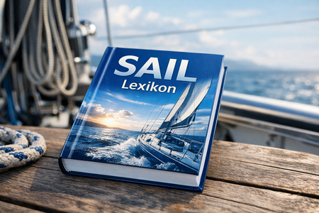 Ein Buch mit dem Schiftzug "Sail Lexikon"