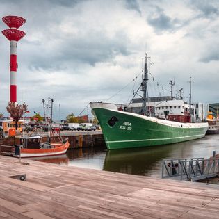 Das Museumsschiff und letzter Seitentrawler FMS Gera an ihrem Liegeplatz im Schaufenster Fischereihafen in Bremerhaven