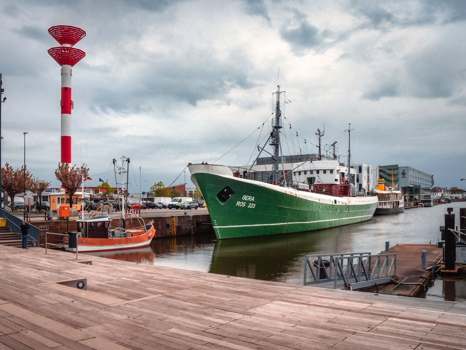 Das Museumsschiff und letzter Seitentrawler FMS Gera an ihrem Liegeplatz im Schaufenster Fischereihafen in Bremerhaven