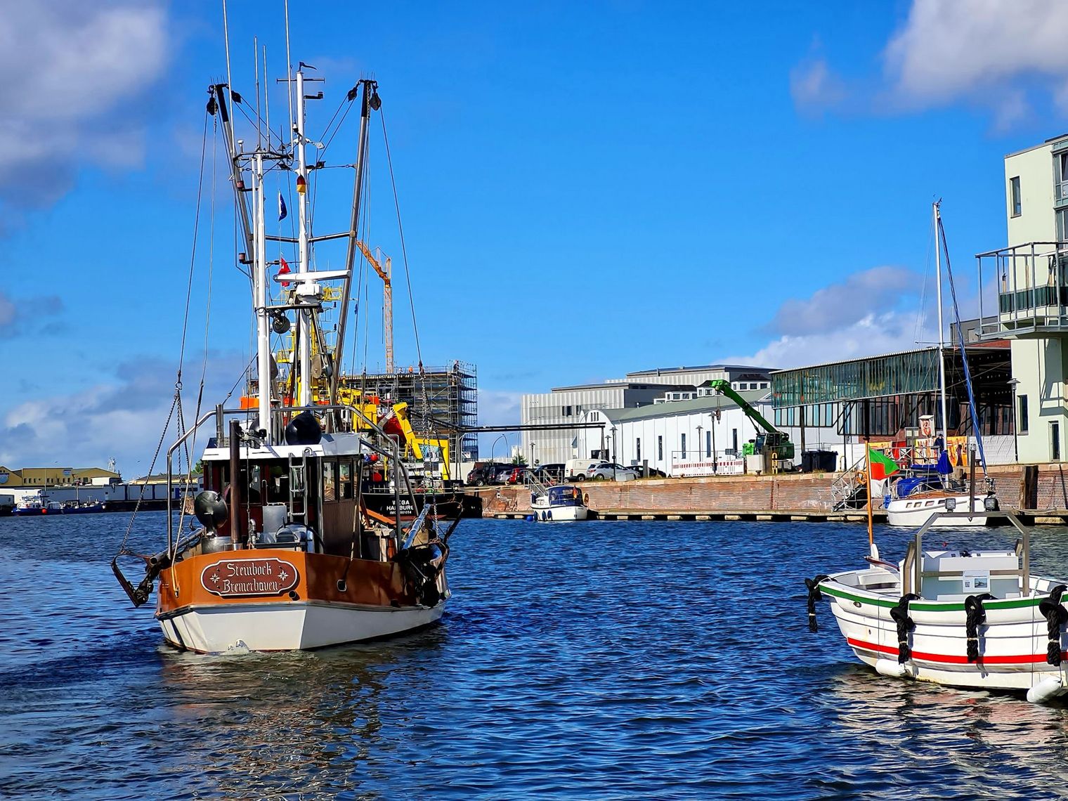 Fischkutter in Fahrt