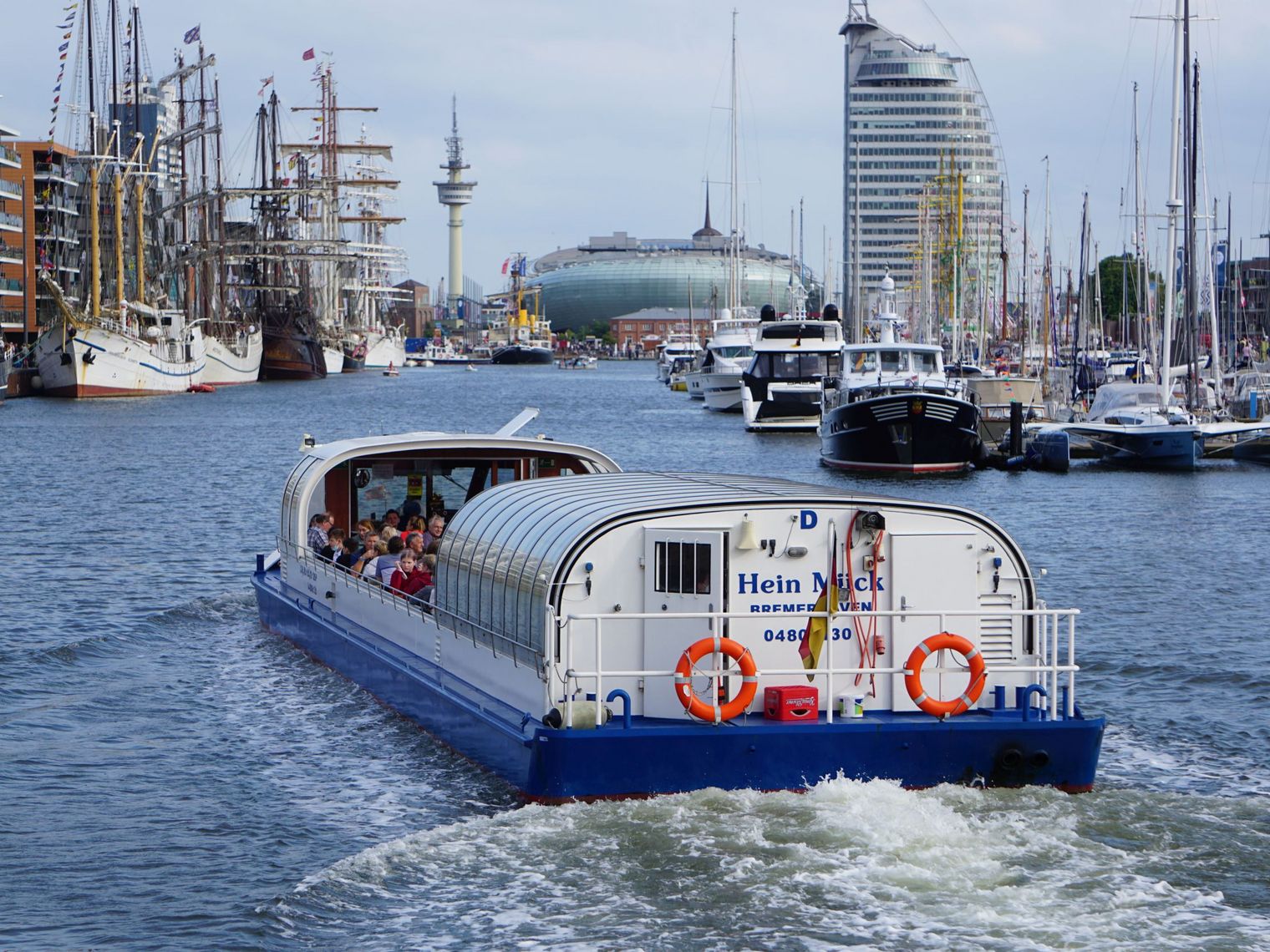 Hafenrundfahrt durch die Überseehäfen