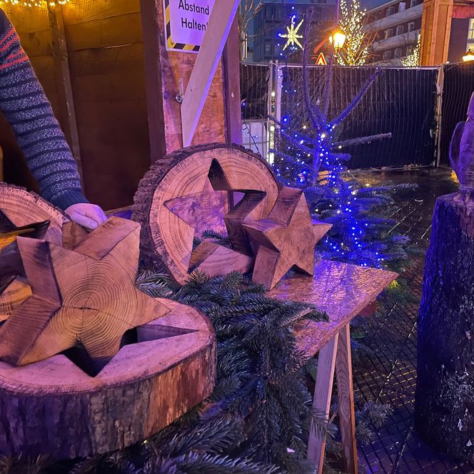 Selbtgemachtes aus Holz auf dem Weihnachtsmarkt