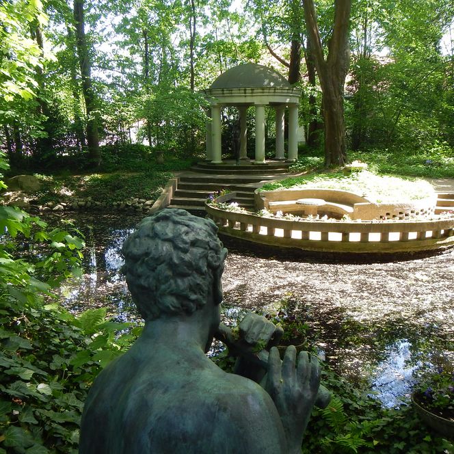 Ein Brunnen im Thieles Garten 