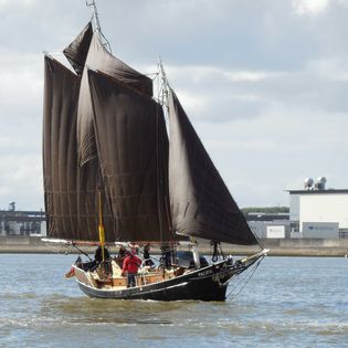 Die "Pacific" unter Segeln 