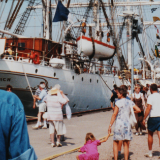 Sail 1995 - Schlendern an der Kaje