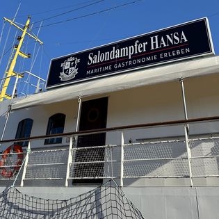 Bordwand vom Salondampfer Hansa