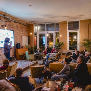 Ein Vortrag in einer Kneipe