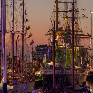 Abendstimmung im Hafen zur SAIL Bremerhaven