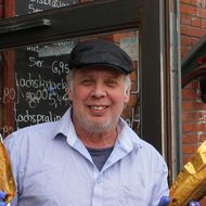 Portrait eines Mannes in maritmer Kleidung