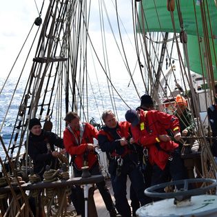 Arebiten an decke der Alexander von Humboldt II 