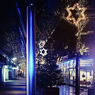 Weihnachtsbeleuchtung in der Fußgängerzone