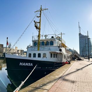 MS Hansa im Neuen Hafen