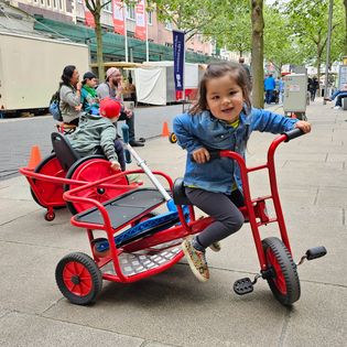 Das Kindermobil bietet viel Spaßfür die Kleinen in der Fußgängerzone.