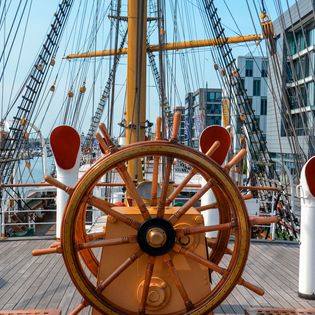 Das Steuerrad der Schulschiff Deutschland