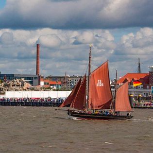 Die Astarte unter Segeln auf der Weser