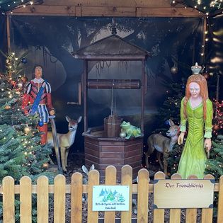 Märchenhütte Der Froschkönig auf dem Weihnachtsmarkt