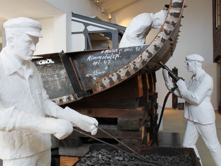 Plastikfiguren von Werftarbeitern beim Schiffsbau im Historischen Museum Bremerhaven