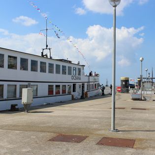 MS "Oceana" in Bremerhaven auf der Weser