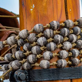 Ein Mast der Adler von Krautsand