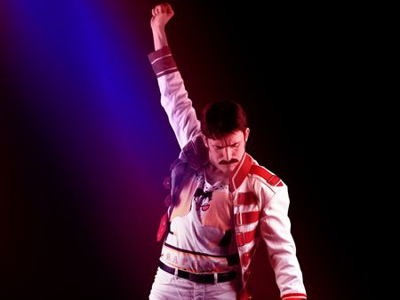 Frontman der Band MerQury