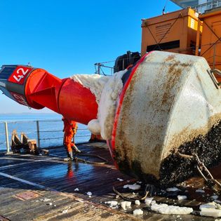 Die Mellum bei Tonnenarbeiten
