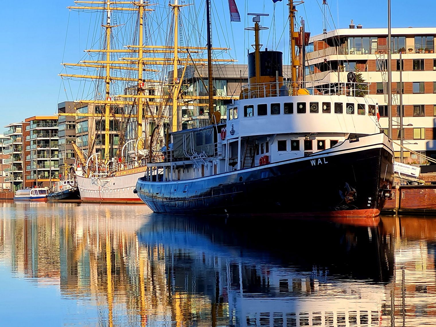 Schiffe im Neuen Hafen von Bremerhaven