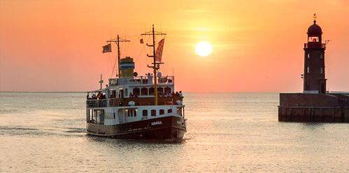 Die Hansa auf der Weser im Sonnenuntergang