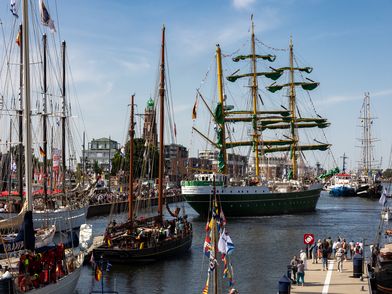 Windjammer im Neuen Hafen in Bremerhaven