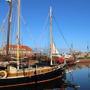 Die "Pacific" im Neuen Hafen von Bremerhaven