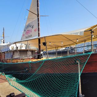 Blick von der Kaje auf den Kutter