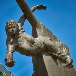 Figur am Werftbrunnen